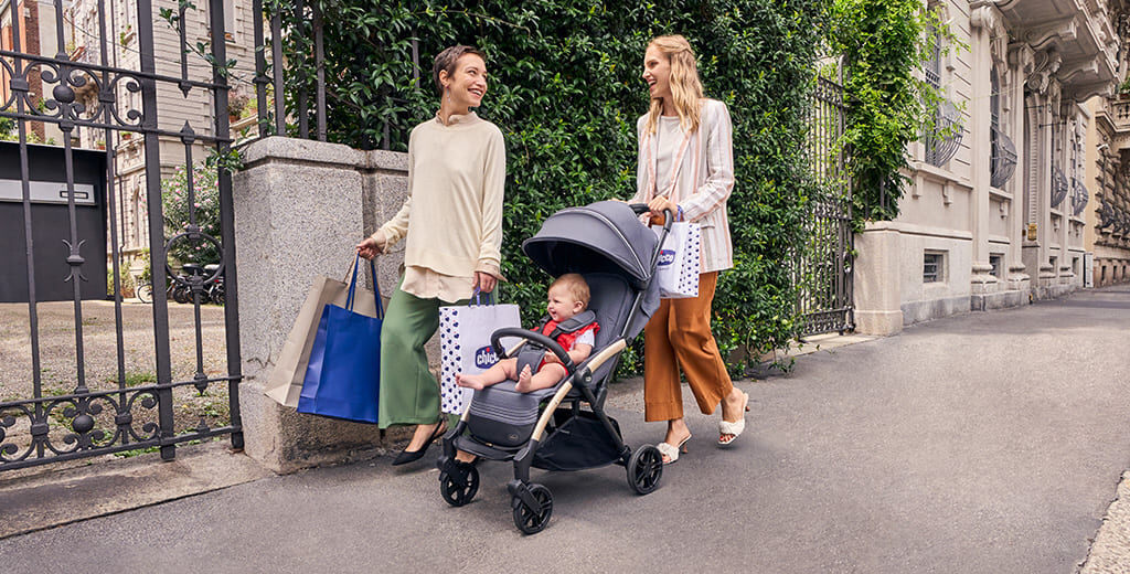 https://www.chicco.be/dw/image/v2/BJJJ_PRD/on/demandware.static/-/Sites-Chicco-Belgium-Library/fr_BE/dw16638710/site/05-Pages de Categorie/HG/voyage-et-promenade/banner-lp-voyage-promenade-goody.jpg
